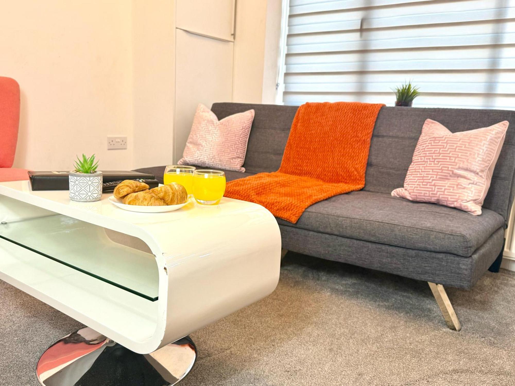Walnut Flats-F5, Stylish 1-Bedroom - Parking, Netflix, Wifi - Close To Oxford, Bicester & Blenheim Palace Kidlington Bagian luar foto