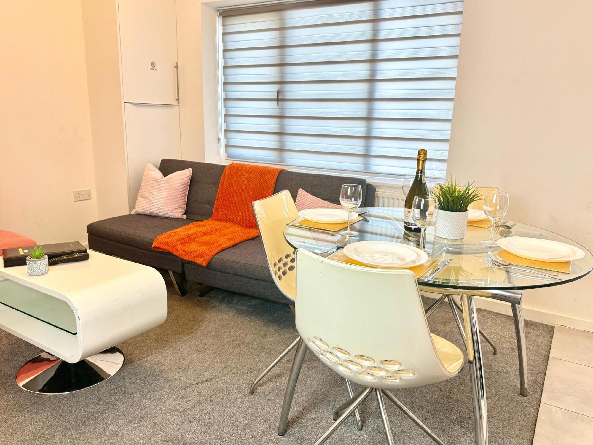 Walnut Flats-F5, Stylish 1-Bedroom - Parking, Netflix, Wifi - Close To Oxford, Bicester & Blenheim Palace Kidlington Bagian luar foto