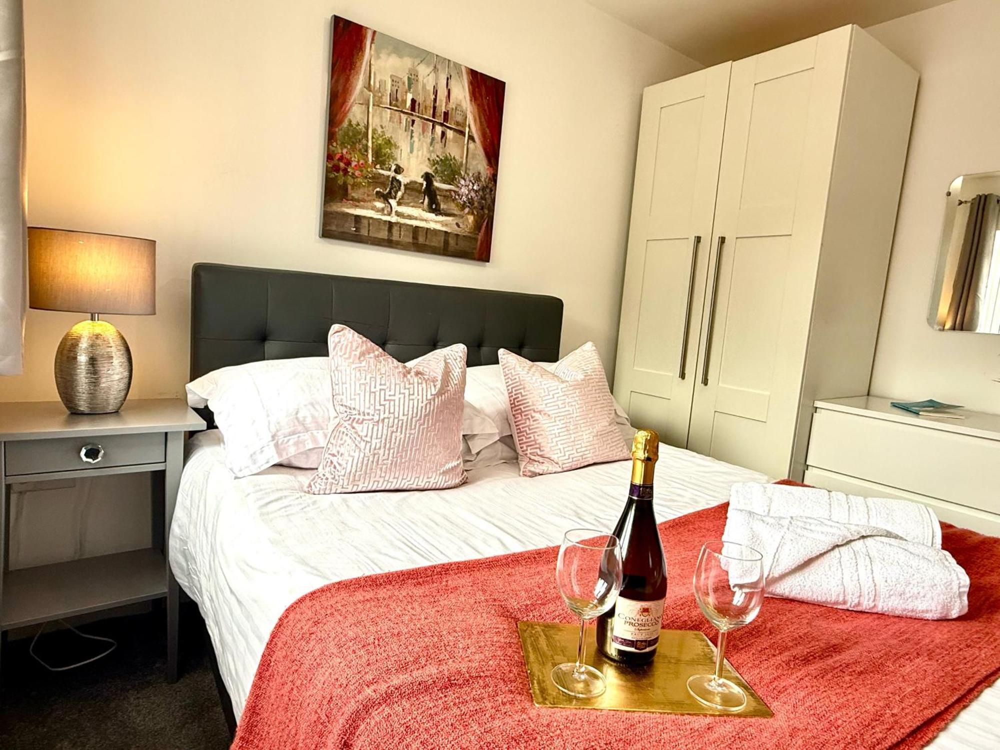 Walnut Flats-F5, Stylish 1-Bedroom - Parking, Netflix, Wifi - Close To Oxford, Bicester & Blenheim Palace Kidlington Bagian luar foto
