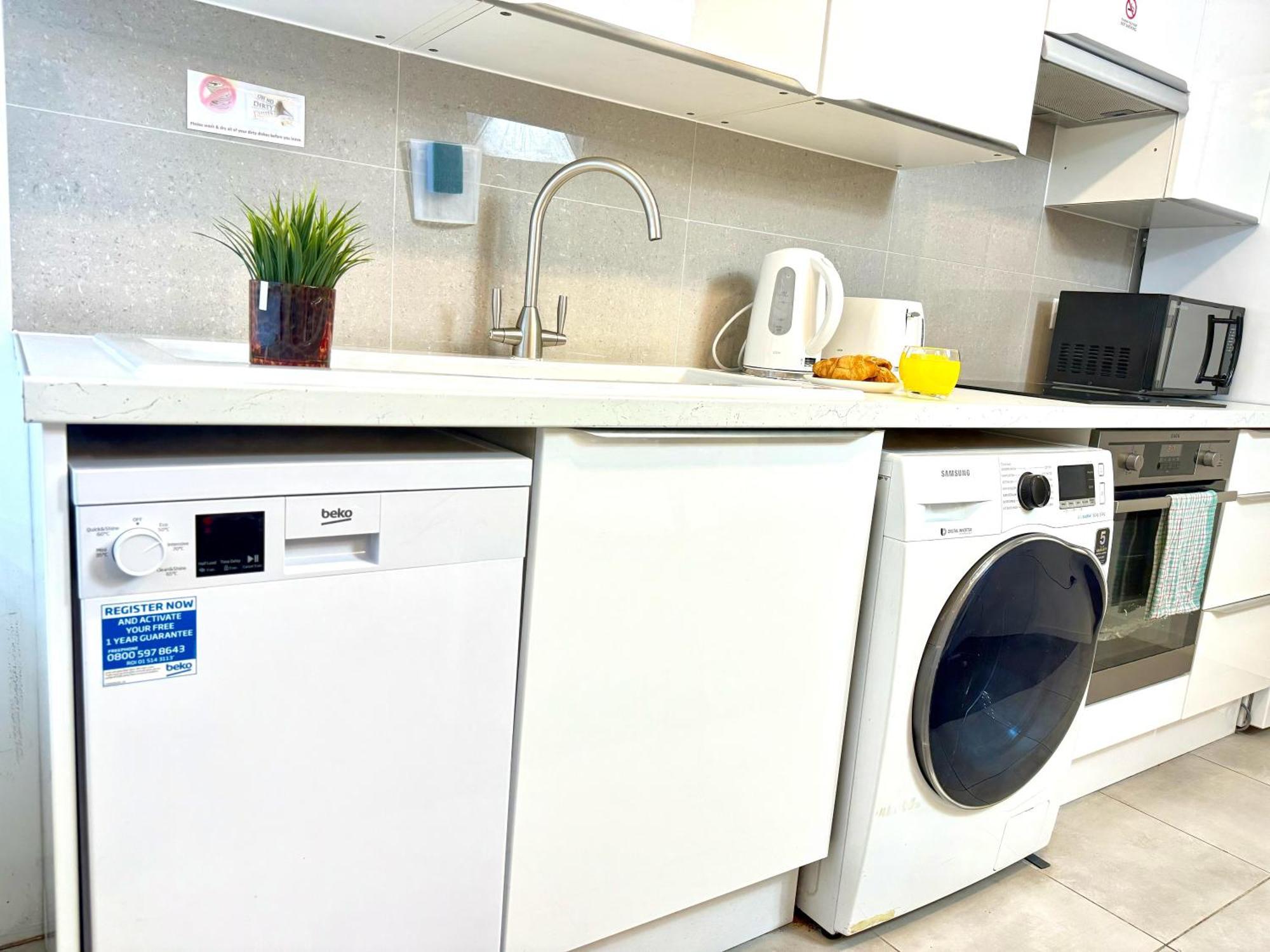 Walnut Flats-F5, Stylish 1-Bedroom - Parking, Netflix, Wifi - Close To Oxford, Bicester & Blenheim Palace Kidlington Bagian luar foto