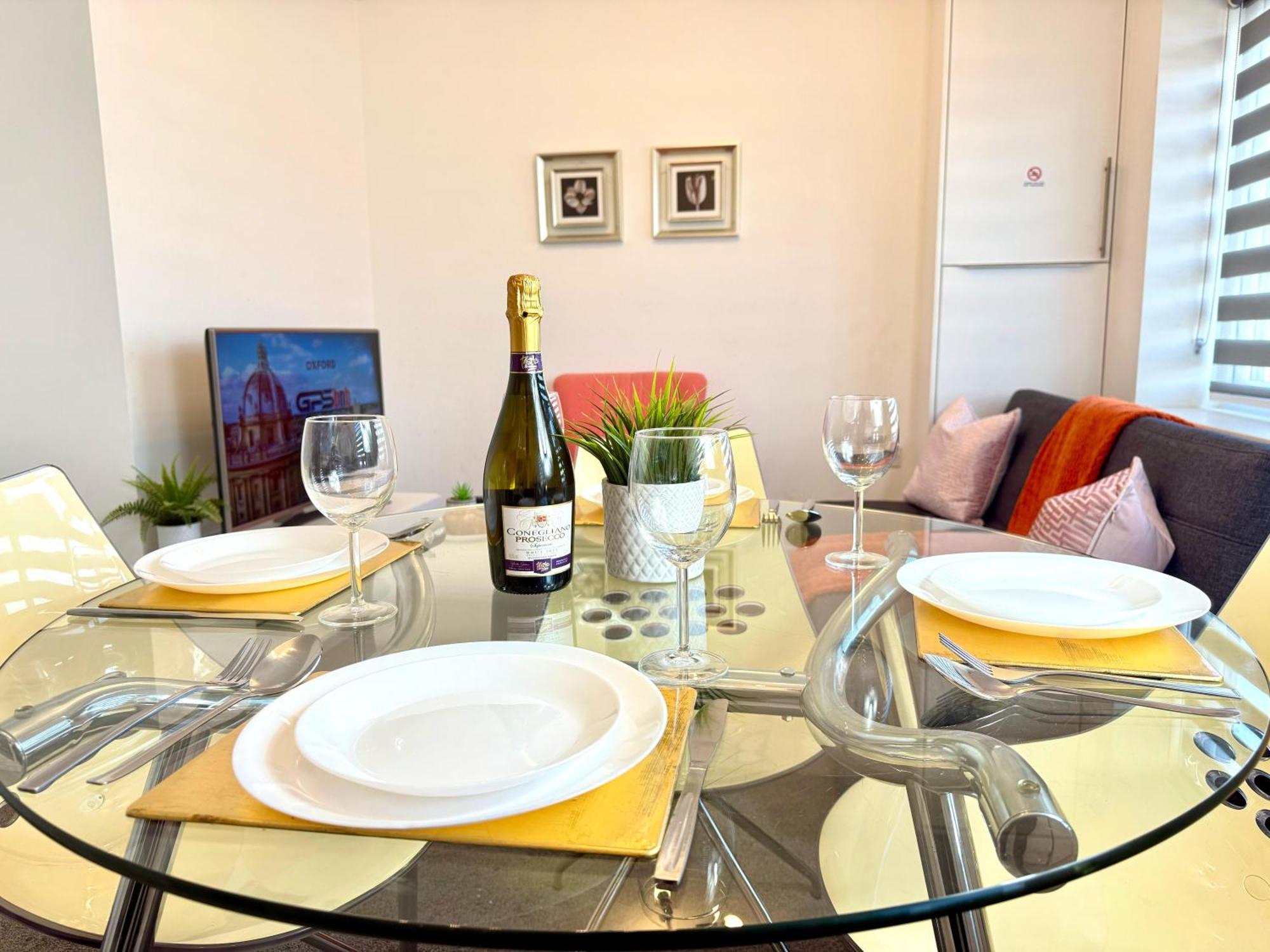 Walnut Flats-F5, Stylish 1-Bedroom - Parking, Netflix, Wifi - Close To Oxford, Bicester & Blenheim Palace Kidlington Bagian luar foto