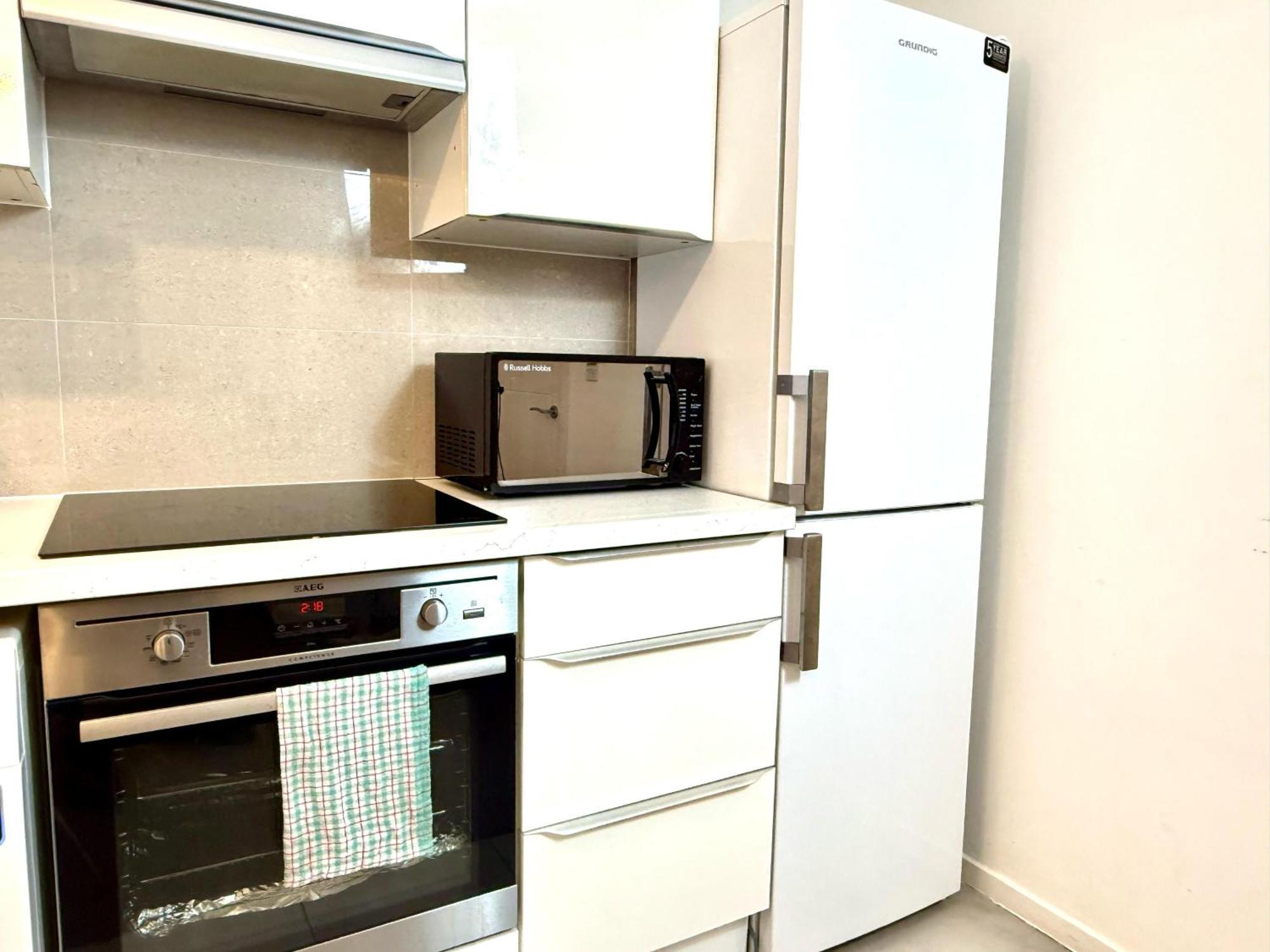 Walnut Flats-F5, Stylish 1-Bedroom - Parking, Netflix, Wifi - Close To Oxford, Bicester & Blenheim Palace Kidlington Bagian luar foto