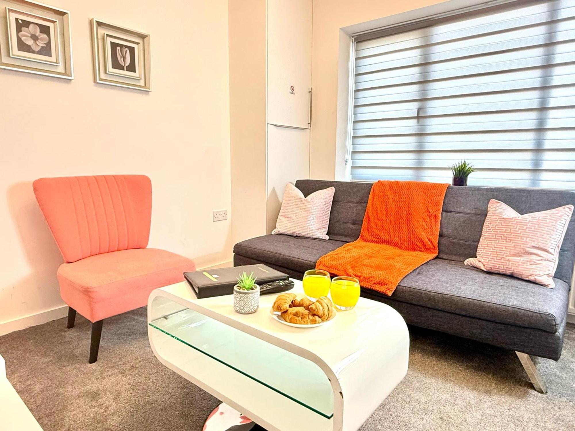 Walnut Flats-F5, Stylish 1-Bedroom - Parking, Netflix, Wifi - Close To Oxford, Bicester & Blenheim Palace Kidlington Bagian luar foto
