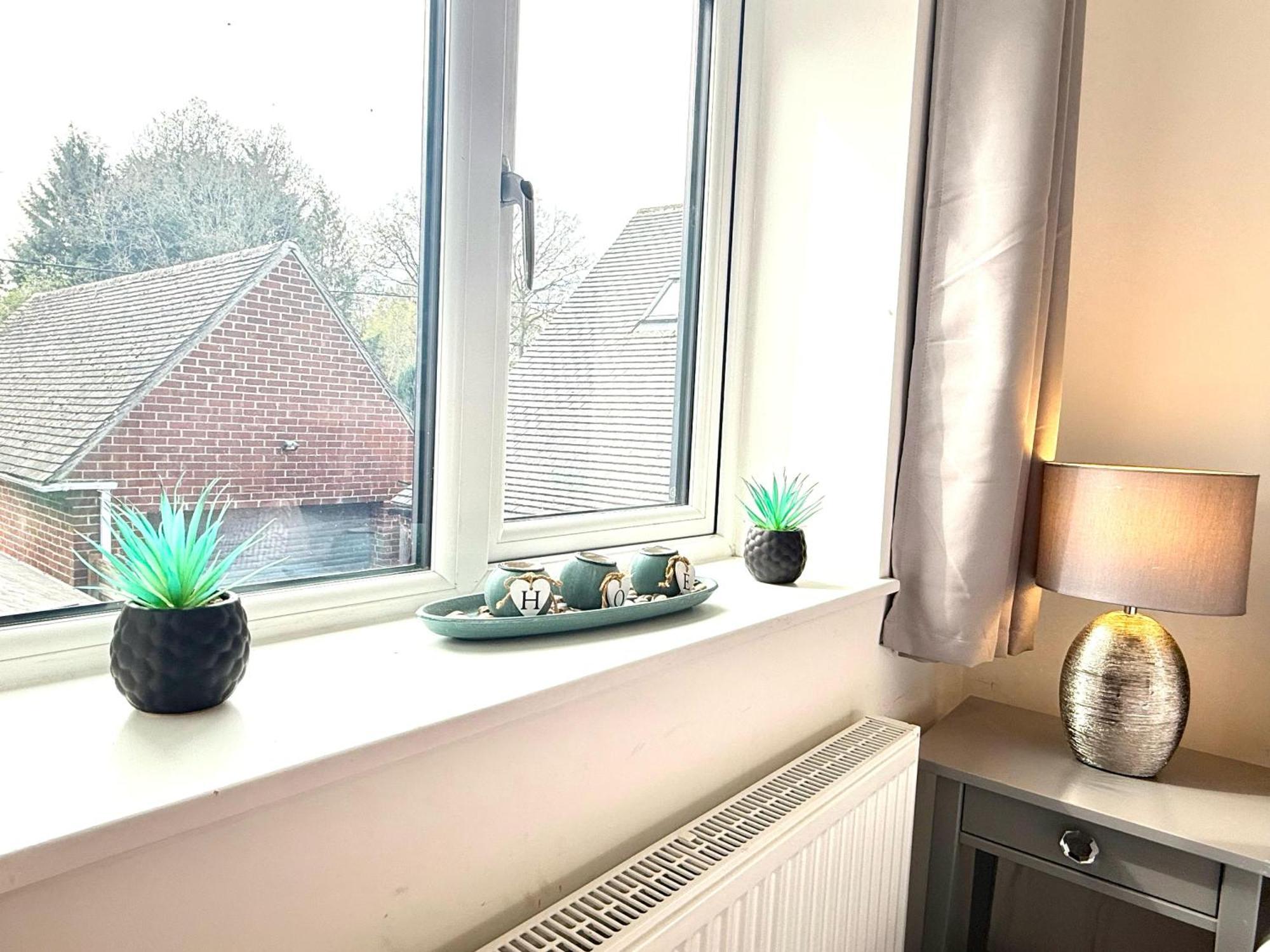 Walnut Flats-F5, Stylish 1-Bedroom - Parking, Netflix, Wifi - Close To Oxford, Bicester & Blenheim Palace Kidlington Bagian luar foto