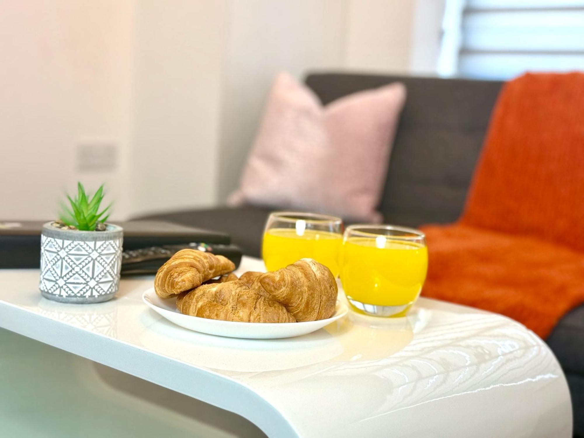 Walnut Flats-F5, Stylish 1-Bedroom - Parking, Netflix, Wifi - Close To Oxford, Bicester & Blenheim Palace Kidlington Bagian luar foto