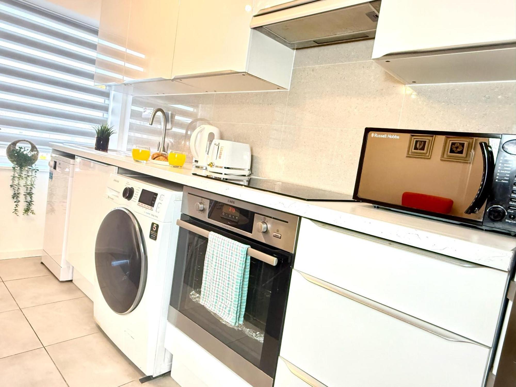 Walnut Flats-F5, Stylish 1-Bedroom - Parking, Netflix, Wifi - Close To Oxford, Bicester & Blenheim Palace Kidlington Bagian luar foto