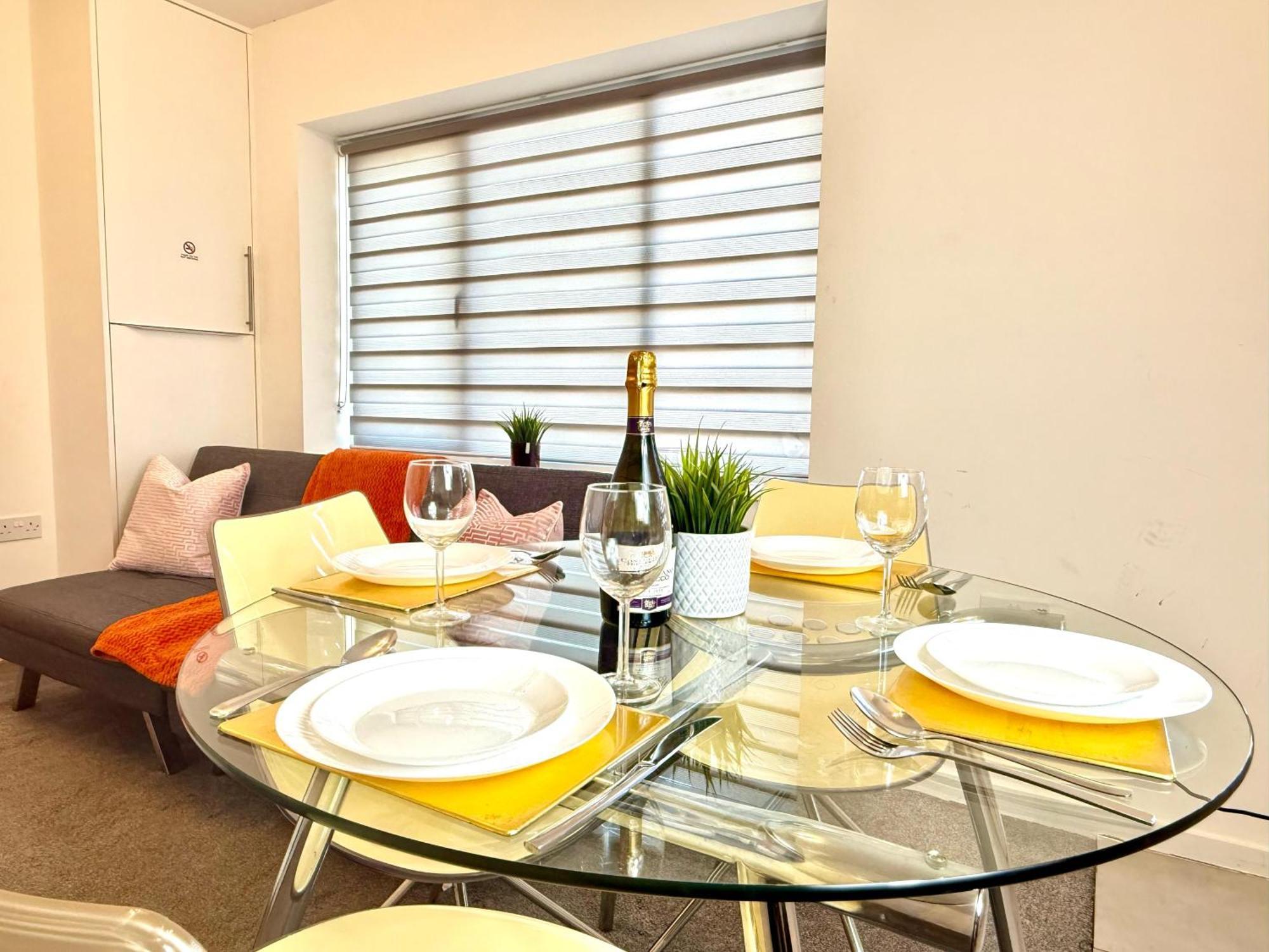 Walnut Flats-F5, Stylish 1-Bedroom - Parking, Netflix, Wifi - Close To Oxford, Bicester & Blenheim Palace Kidlington Bagian luar foto